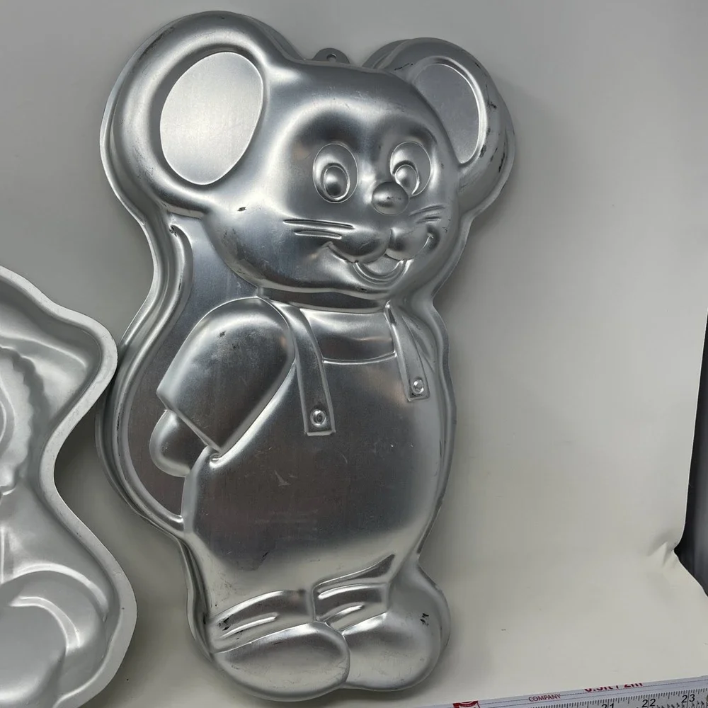 Lot Of 2 Wilton Cake Pans Lambchop And Little Mouse